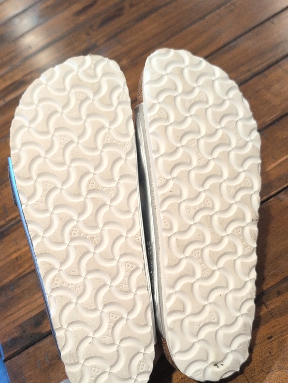 Birkenstock Arizona Metallic Silver Soft Footbed Narrow Width 37 Like New - Picture 13 of 13